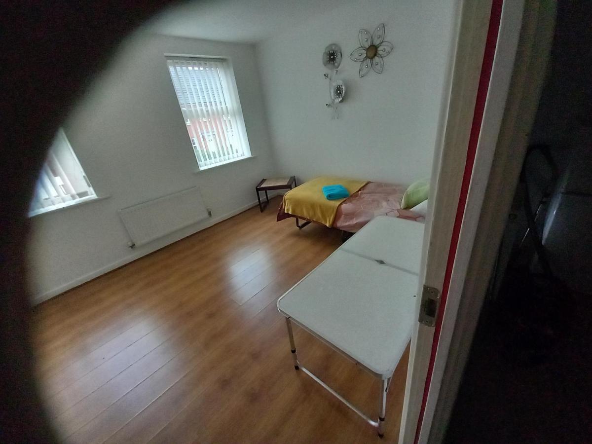 Private Rooms, 2 Showers In 3 Storey Hse, 25 Minutes Walk From Leicester City Centre Zewnętrze zdjęcie